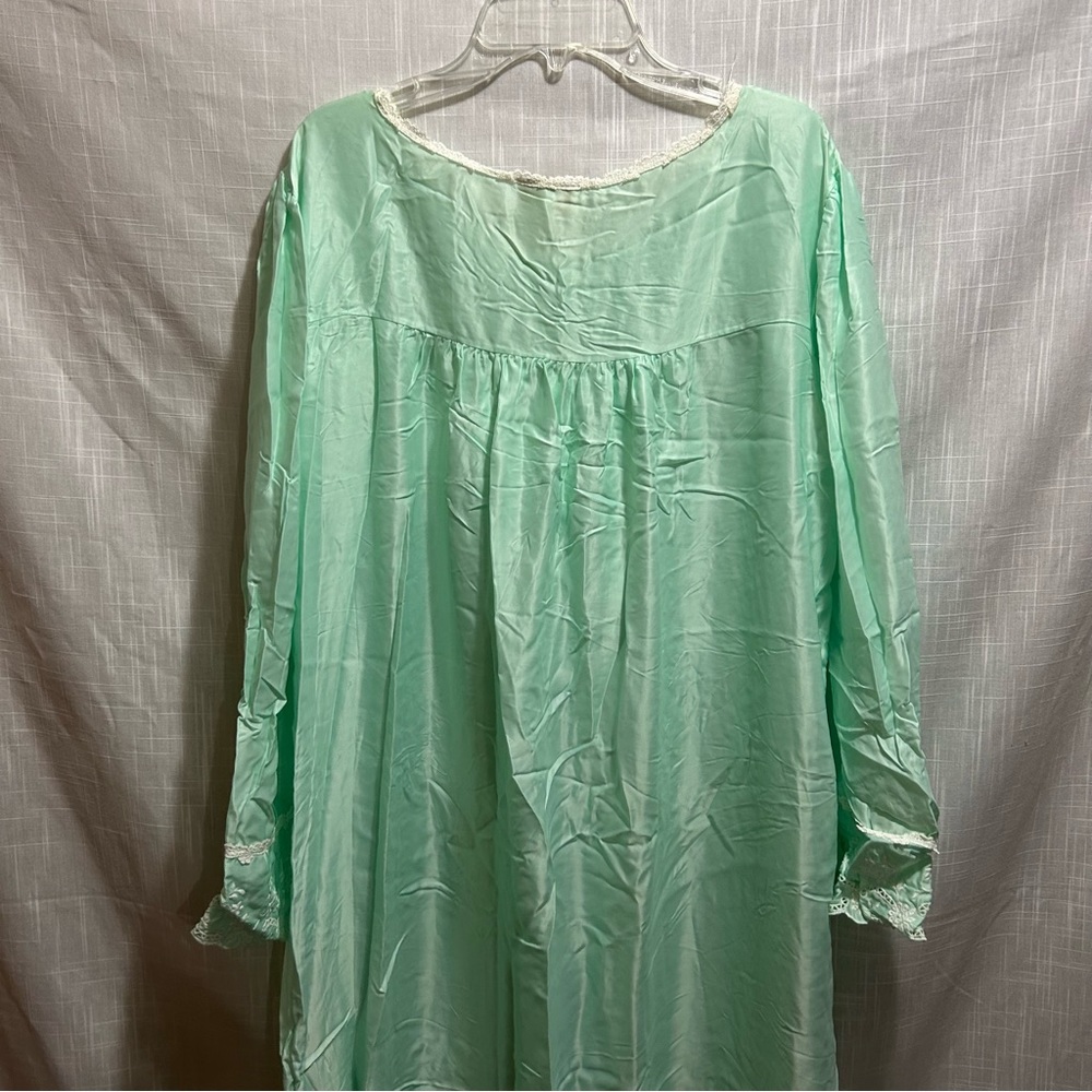 Vintage Barbizon night gown - Picture 3 of 5